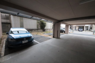 車をお持ちの方に嬉しい駐車場付きの物件です