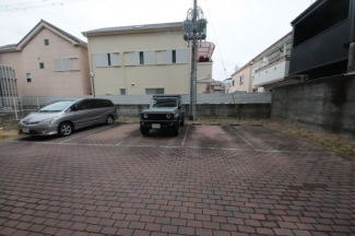 車をお持ちの方に嬉しい駐車場付きの物件です