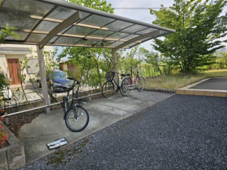 屋根付き駐輪場です