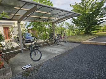 屋根付き駐輪場です