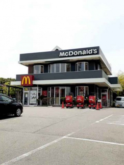 マクドナルドまで545m