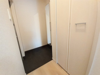 収納もある玄関です