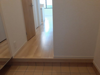 明るい玄関です