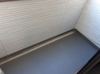 外からの目が気にならないバルコニーで洗濯物が干せます
