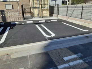 車をお持ちの方に嬉しい駐車場付きの物件です