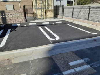 車をお持ちの方に嬉しい駐車場付きの物件です