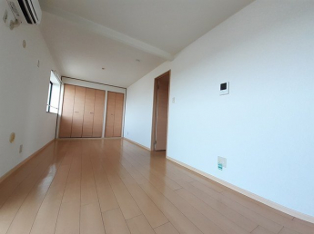 ゆったり過ごせる居間です
