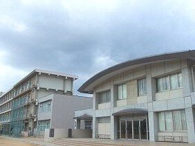 英賀保小学校まで640m