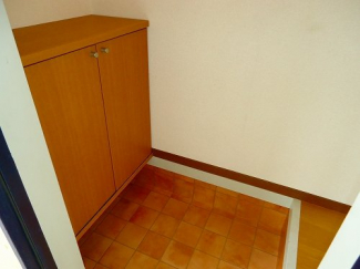 収納もある玄関です