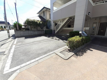 駐車場に車を止められます