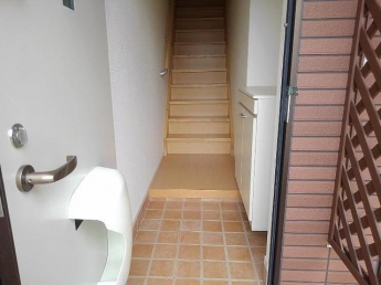 毎日通る玄関はこちらです