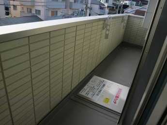 バルコニーからの眺めを楽しみながら食事をしませんか
