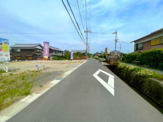 ■前面道路はアスファルト舗装されたきれいな道路です