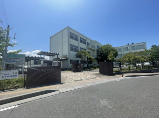 市立老上小学校まで425m