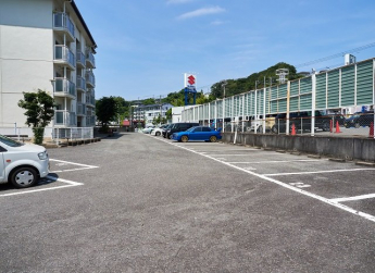 【駐車場】