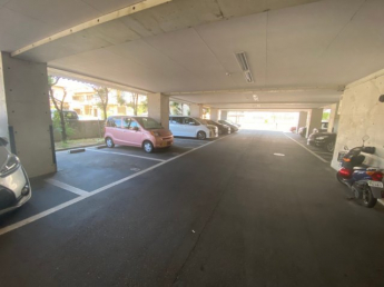 【駐車場】