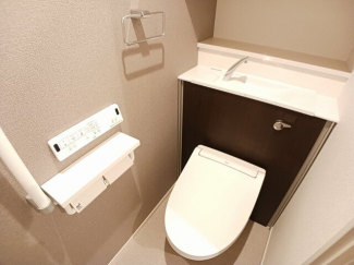 清潔感のあるトイレです