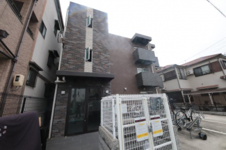 落ち着いた雰囲気の外観です