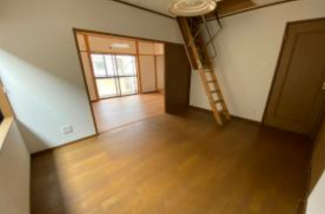 2F洋室に小屋裏収納