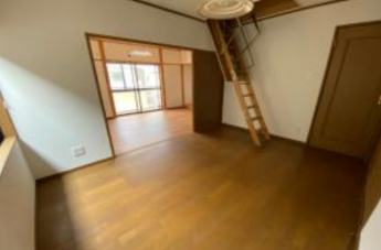 2F洋室に小屋裏収納