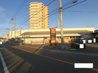 松山生協西雄郡店まで681m