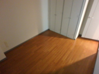こちらの洋室で趣味の時間をお楽しみください