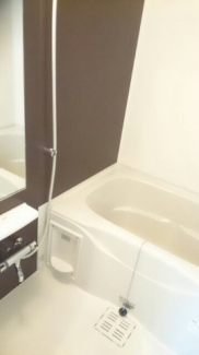 コンパクトで使いやすいお風呂です