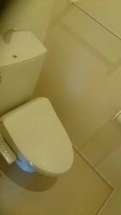 ゆったりとした空間のトイレです
