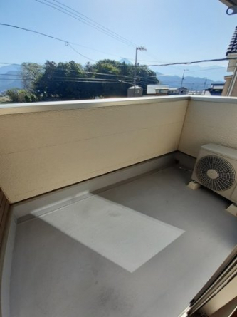 外からの目が気にならないバルコニーで洗濯物が干せます