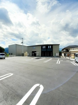 車をお持ちの方に嬉しい駐車場付きの物件です
