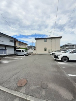 駐車場があるので、車を買う予定の方も安心です