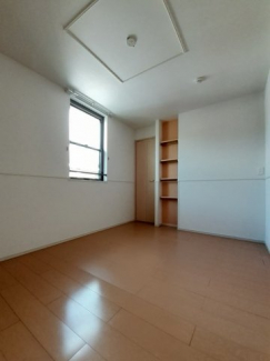 明るい色調の室内です