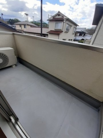 バルコニーからの眺めを楽しみながら食事をしませんか