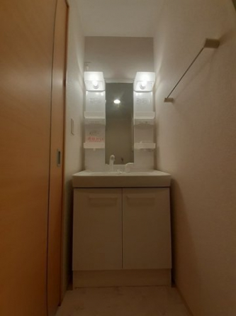 明るい洗面所です
