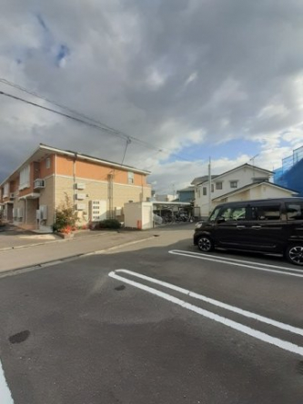 駐車場があるので、車を買う予定の方も安心です