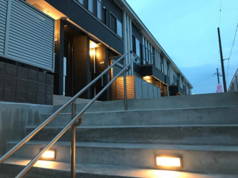 外観写真（夜）