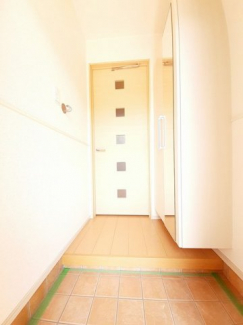 落ち着いた玄関です