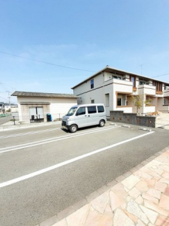 駐車場があるので、車を買う予定の方も安心です
