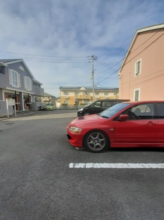 車をお持ちの方に嬉しい駐車場付きの物件です