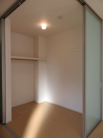 明るい色調の室内です