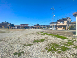 ■1300坪超の広大な建築条件無し土地