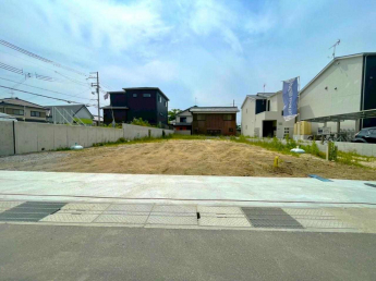 ■前面道路はアスファルト舗装された道路となっています