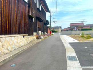 ■前面道路■アスファルト舗装された道路となっています