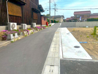 ■前面道路■造成工事も終わり、綺麗な道路となりました