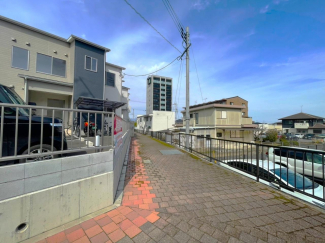 ■お隣の1号地、2号地の裏は遊歩道になっております