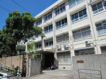 神戸市立雲中小学校まで558m