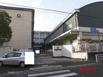 松山市立宮前小学校まで1410m