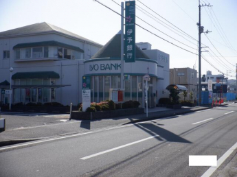 伊予銀行三津東支店まで781m