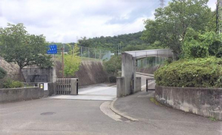 松山市立桑原中学校まで1859m