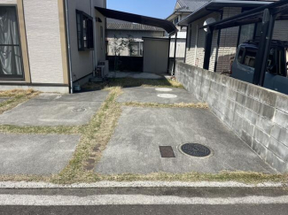 並列で駐車可能！普通車も停められます♪